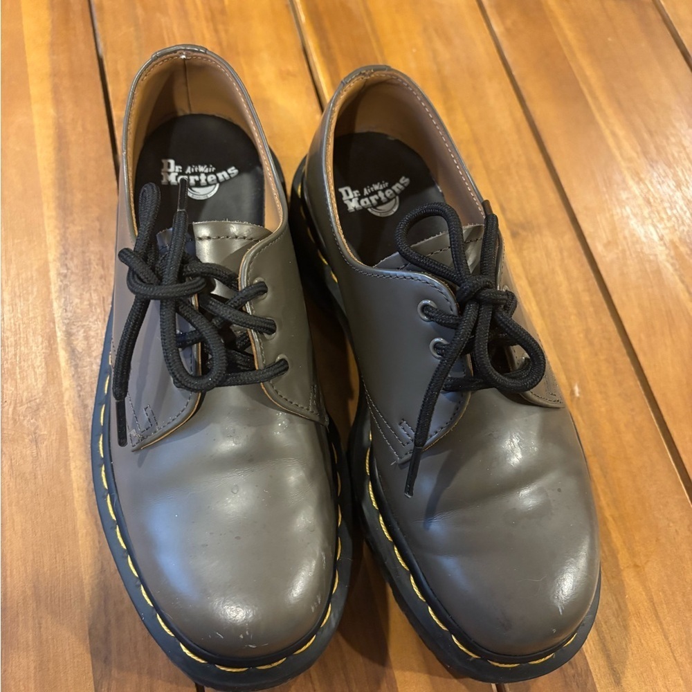 Dr. Martens Olive Green Leather Oxfords Women’s Size 6